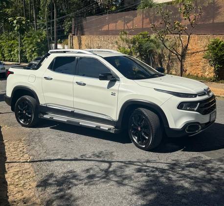 FIAT TORO 2.0 16V TURBO DIESEL VOLCANO 4WD AT9 FIAT TORO 2.0 16V TURBO DIESEL VOLCANO 4WD AT9